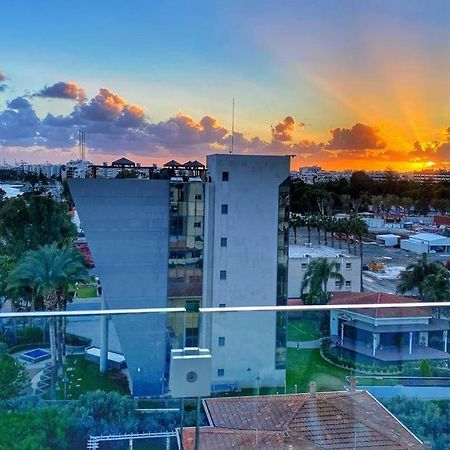 The White Pearl Suite - Beach Front City Centre With Sea View. Limasol Buitenkant foto