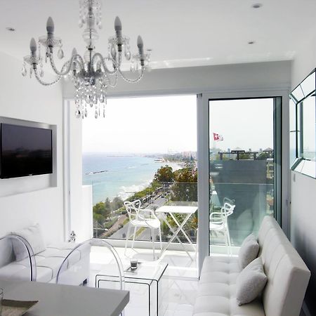 The White Pearl Suite - Beach Front City Centre With Sea View. Limasol Buitenkant foto