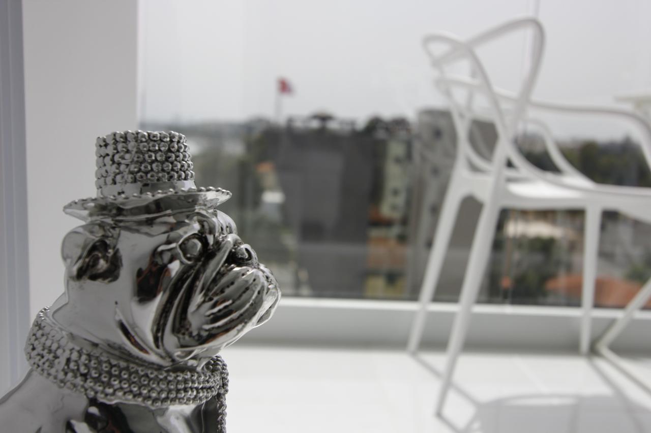 The White Pearl Suite - Beach Front City Centre With Sea View. Limasol Buitenkant foto