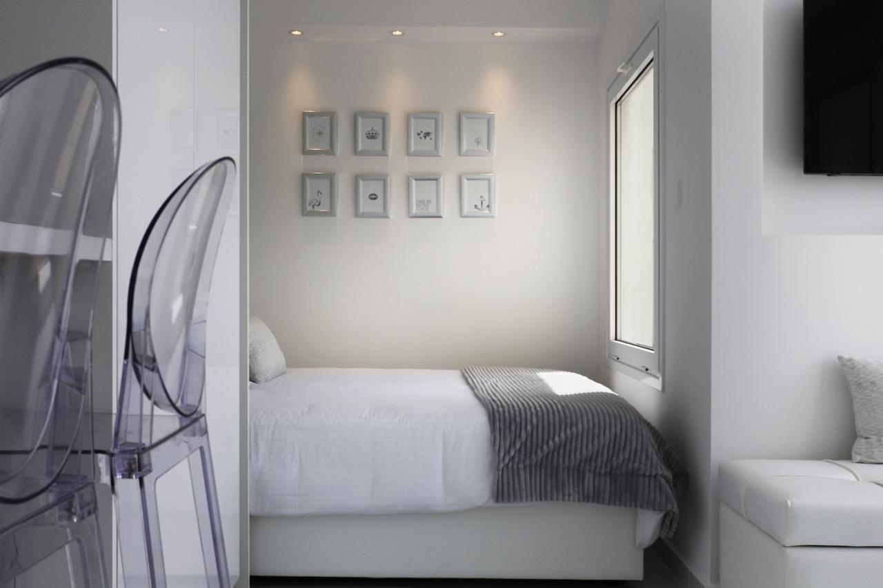 The White Pearl Suite - Beach Front City Centre With Sea View. Limasol Buitenkant foto