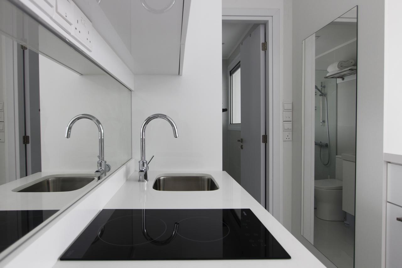 The White Pearl Suite - Beach Front City Centre With Sea View. Limasol Buitenkant foto