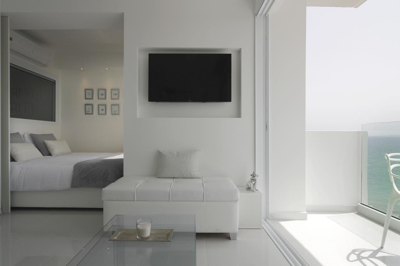 The White Pearl Suite - Beach Front City Centre With Sea View. Limasol Buitenkant foto