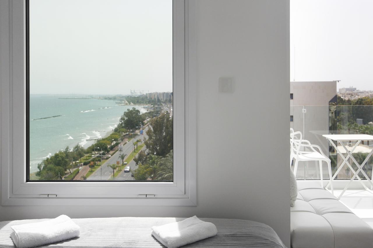 The White Pearl Suite - Beach Front City Centre With Sea View. Limasol Buitenkant foto