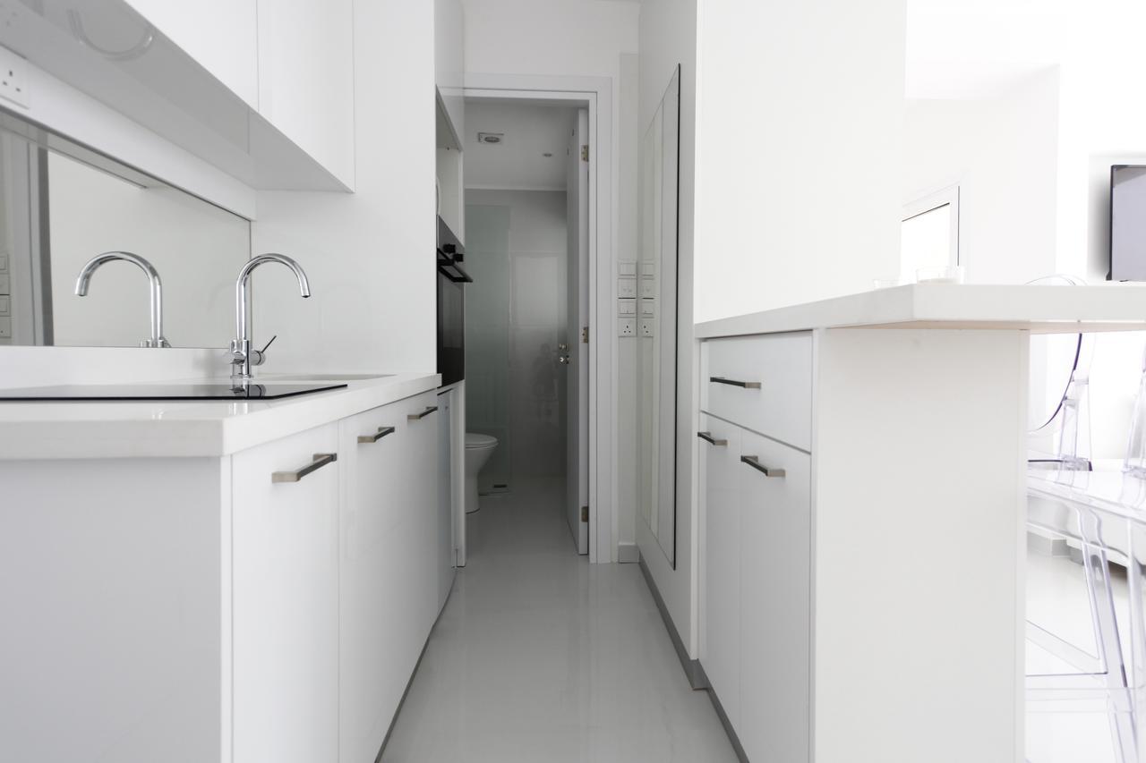 The White Pearl Suite - Beach Front City Centre With Sea View. Limasol Buitenkant foto