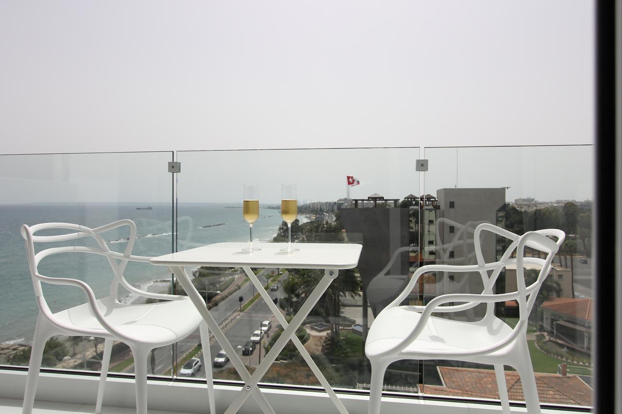 The White Pearl Suite - Beach Front City Centre With Sea View. Limasol Buitenkant foto